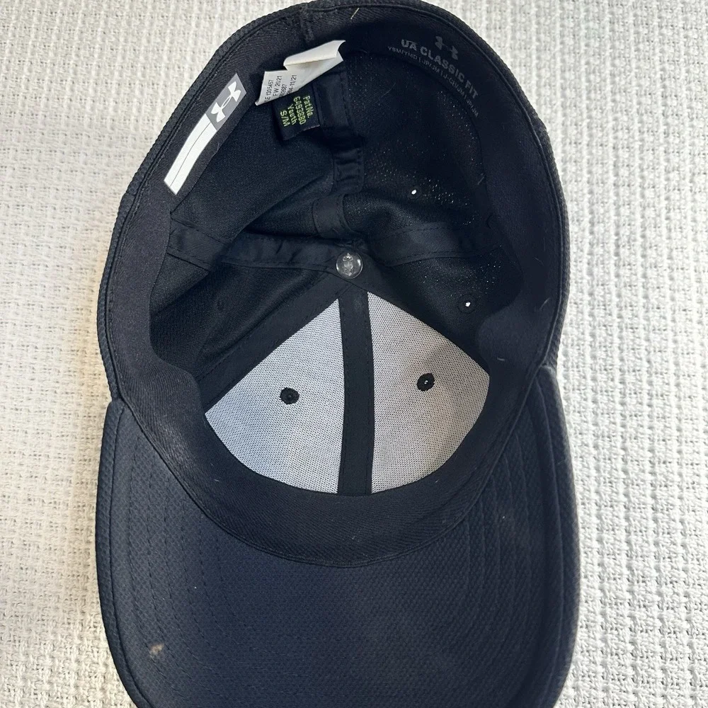 Under Armour Youth Blitzing Black Flex Fitted Hat Size YSM/YMD Kids Baseball Cap